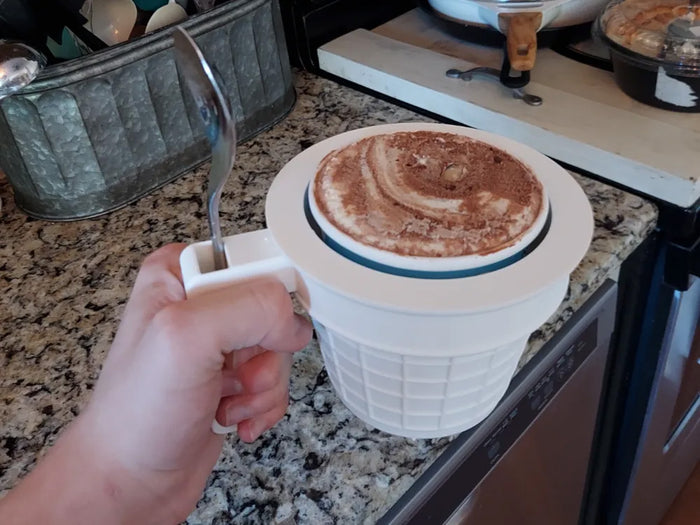 Ice Cream Pint Holder — 3D Printed PETG Pint Sleeve with Ergonomic Handle and Built-In Spoon Slot